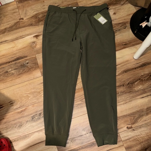 Goodfellow & Co Other - Goodfellow & Co Men's Olive Green Tech Jogger UPF50+ Size M